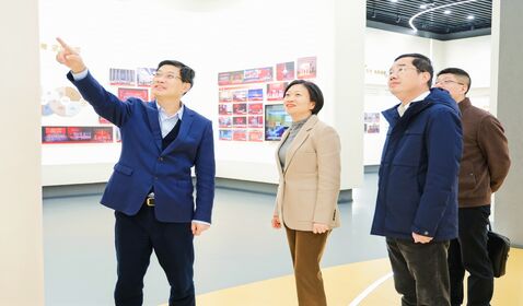西湖區區長周揚一行來校調 ...